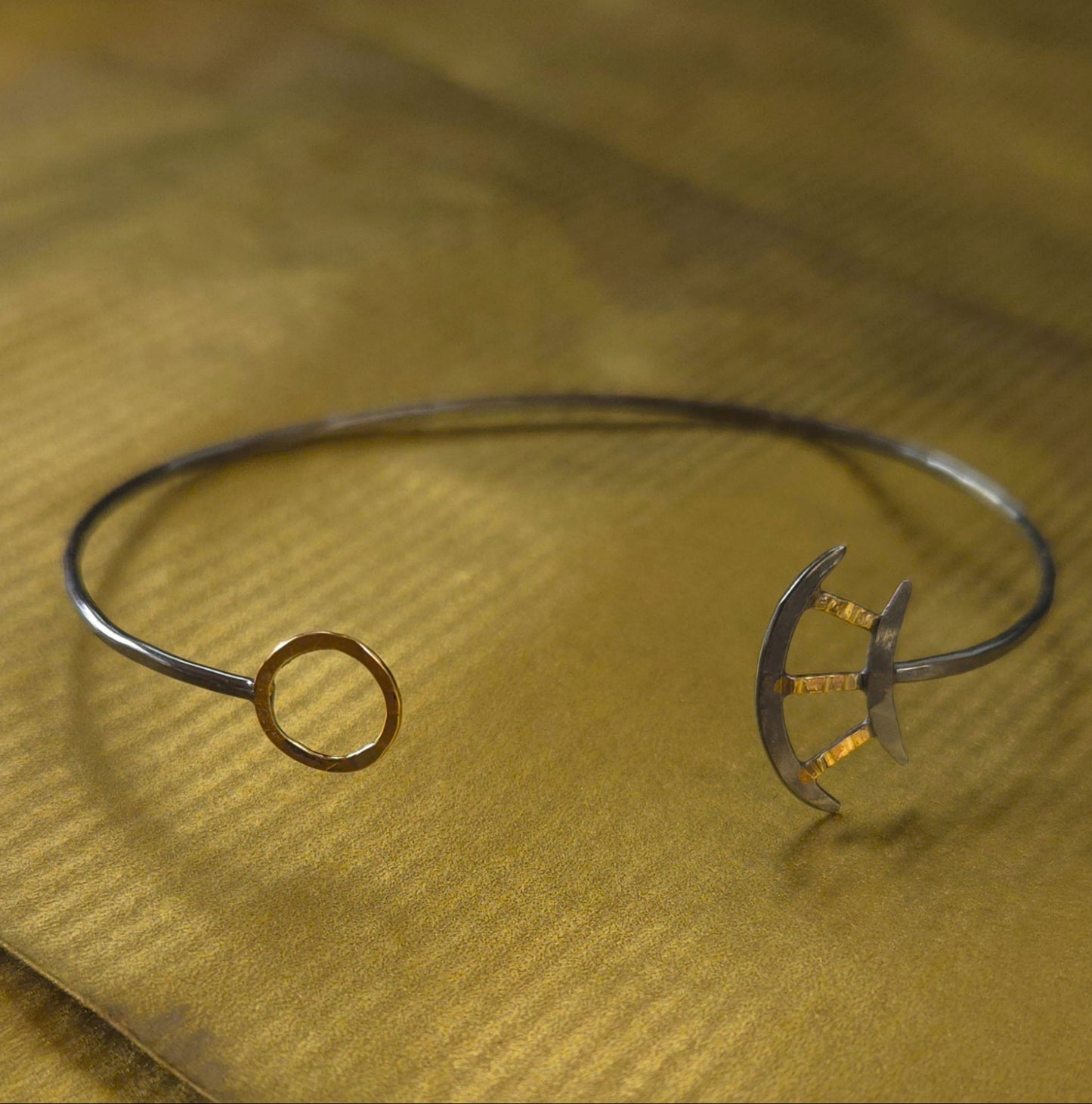 Stratospheric Ray and Halo Cuff