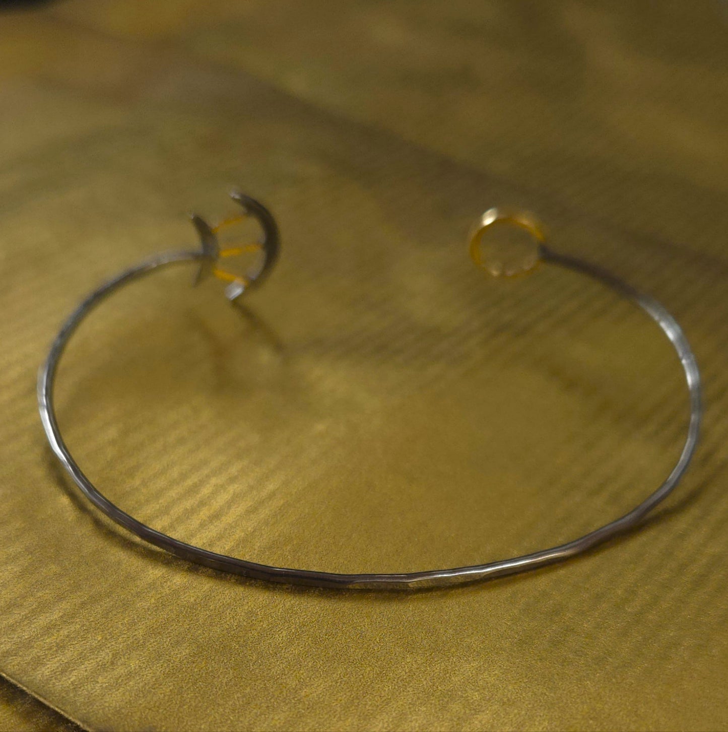Stratospheric Ray and Halo Cuff